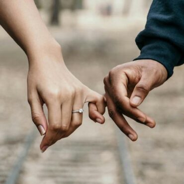 Couple-holding-pinkies-1024x576